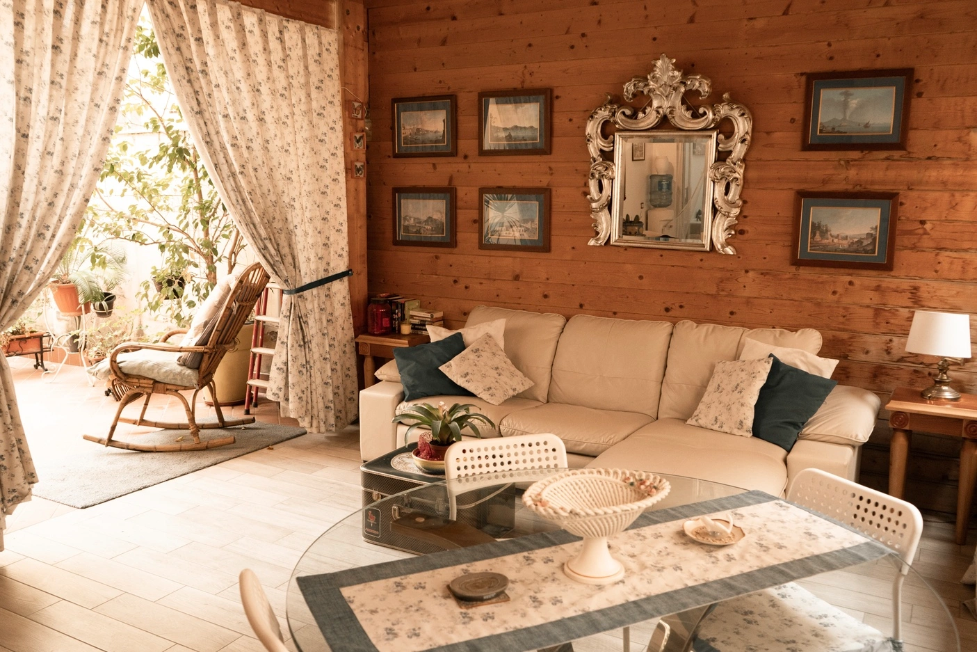 Naples: Royal Gismonda Lounge image 11